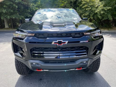 Used 2026 Chevrolet Colorado ZR2 w/ Technology Package AWD/4WD image 3