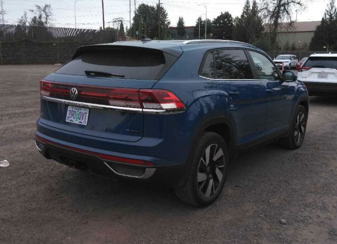 Used 2026 Volkswagen Atlas Cross Sport SE AWD/4WD image 3