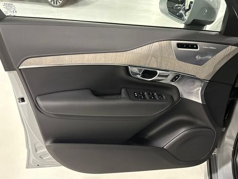 Certified 2025 Volvo XC90 T8 Ultra w/ Protection Package Premier AWD/4WD image 9