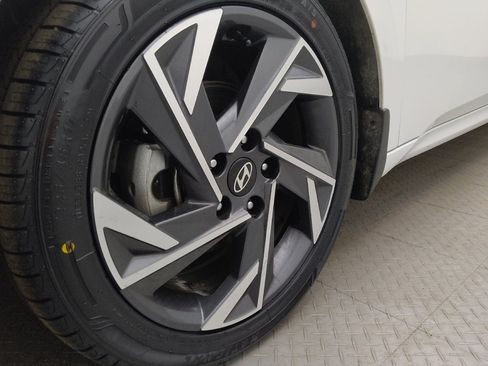 Used 2025 Hyundai Elantra Sport image 31