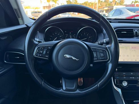 Used 2019 Jaguar XE Premium RWD image 14