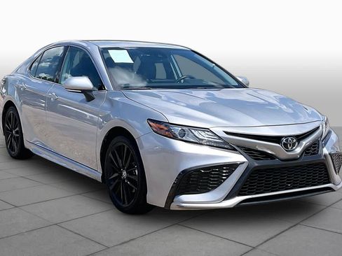 Used 2024 Toyota Camry XSE FWD image 3