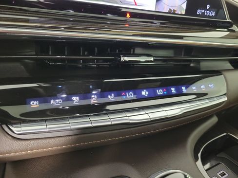Used 2023 Cadillac Escalade Premium Luxury AWD/4WD image 32
