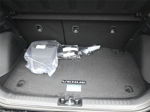 New 2026 Hyundai Venue SE image 7