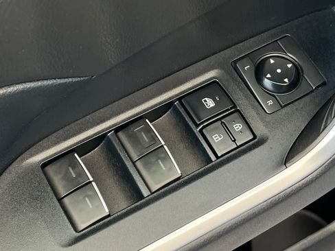 Used 2022 Toyota RAV4 XLE w/ Convenience Package FWD image 14