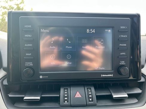 Used 2022 Toyota RAV4 XLE Premium image 16