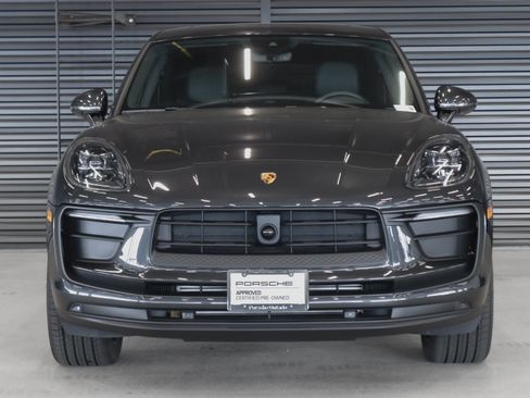 Certified 2026 Porsche Macan AWD/4WD image 8