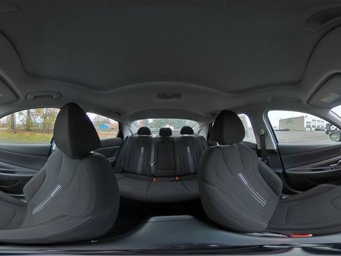 Used 2025 Hyundai Elantra SEL image 40