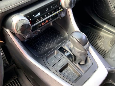 Used 2024 Toyota RAV4 LE FWD image 17