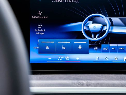 Certified 2025 BMW X7 xDrive40i w/ M Sport Package image 27