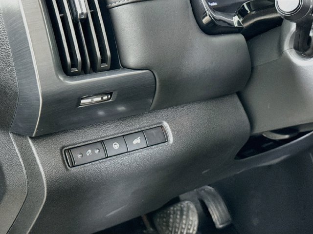 Used 2025 Nissan Pathfinder SL AWD/4WD image 10