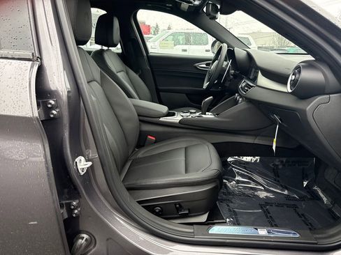 New 2025 Alfa Romeo Giulia AWD w/ Driving Assist Package image 9