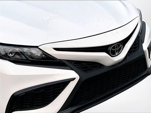 Used 2022 Toyota Camry SE FWD image 29