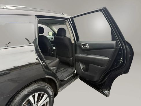 Used 2019 Nissan Pathfinder SV image 33