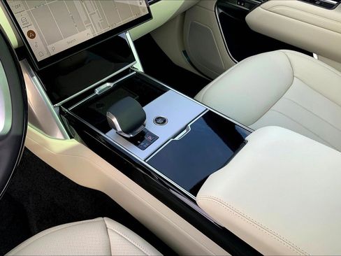 New 2025 Land Rover Range Rover SE image 8