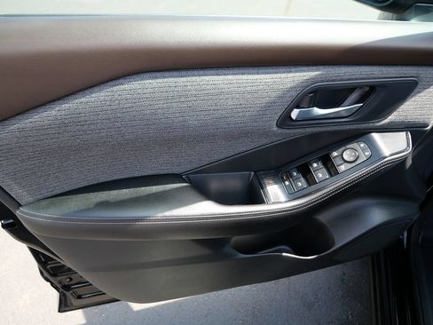 Used 2022 Nissan Rogue SV AWD/4WD image 16