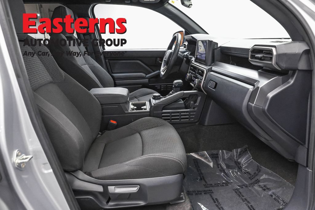 Used 2025 Toyota 4Runner SR5 AWD/4WD image 26