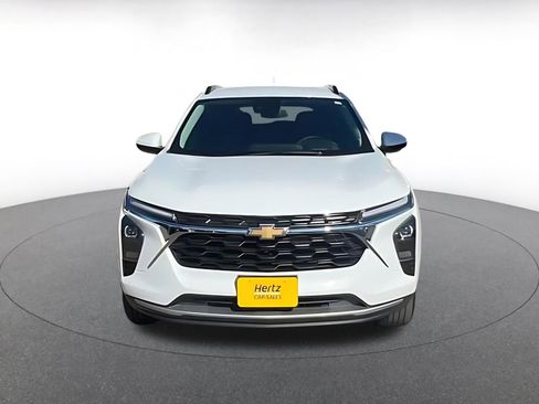 Used 2025 Chevrolet Trax LT FWD image 4