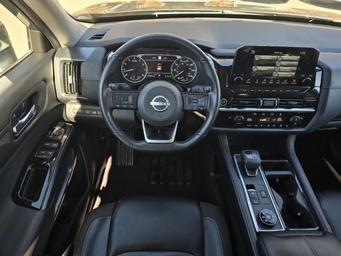 Used 2022 Nissan Pathfinder SL image 14