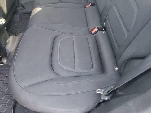 Used 2018 Jeep Renegade Latitude FWD image 14