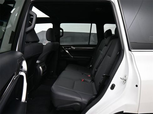 Used 2023 Lexus GX 460 Premium w/ Premium Plus Package image 19