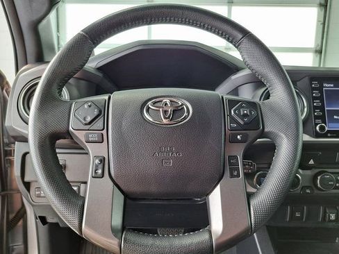 Used 2021 Toyota Tacoma TRD Off-Road AWD/4WD image 10