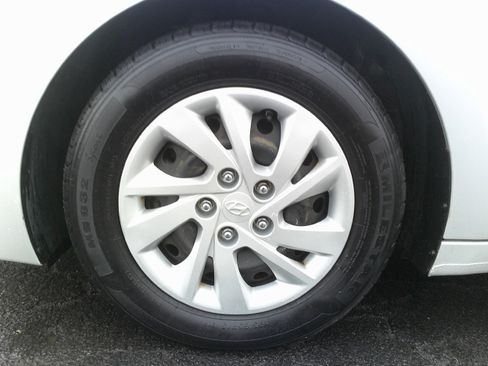 Used 2018 Hyundai Elantra SE image 13