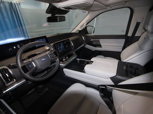 New 2026 Ford Expedition Max Platinum w/ Platinum Ultimate Package AWD/4WD image 2