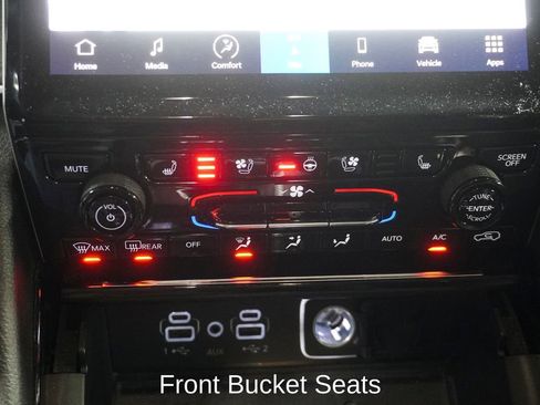 Used 2023 Jeep Grand Cherokee Limited w/ Luxury Tech Group II image 20