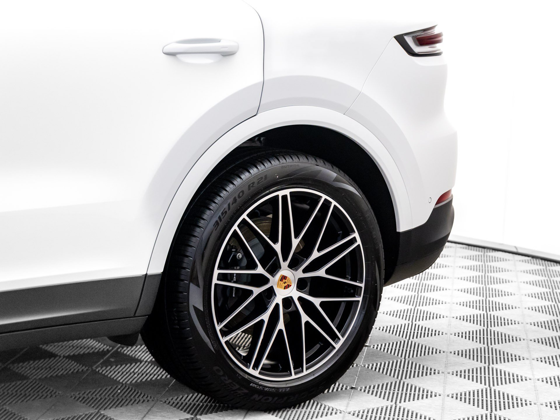 Certified 2026 Porsche Cayenne AWD/4WD image 35