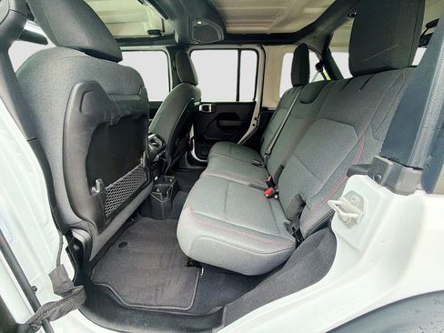 Used 2024 Jeep Wrangler Unlimited Rubicon AWD/4WD image 19