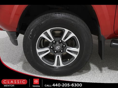 Certified 2019 Toyota Tacoma TRD Sport AWD/4WD image 21