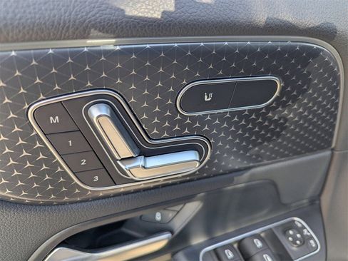 Used 2025 Mercedes-Benz GLA 250 4MATIC w/ Winter Package image 30