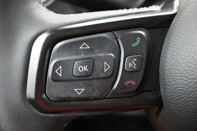 Used 2025 Jeep Gladiator Rubicon w/ Convenience Group AWD/4WD image 12