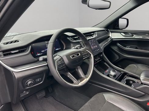 Used 2023 Jeep Grand Cherokee Altitude image 27