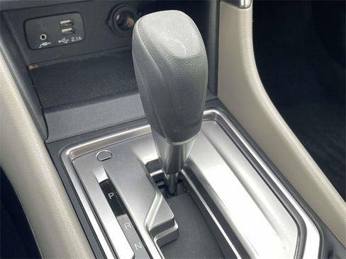 Used 2023 Subaru Forester Premium image 40