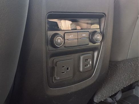 Used 2019 Buick Enclave Essence FWD image 21