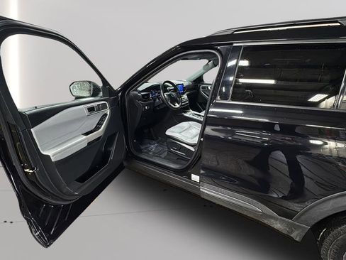 Used 2021 Ford Explorer XLT w/ Equipment Group 202A image 28