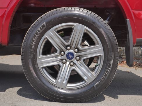 Used 2019 Ford F150 Lariat w/ Equipment Group 502A Luxury AWD/4WD image 19