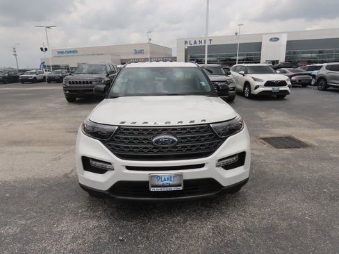 Used 2023 Ford Explorer XLT w/ Equipment Group 202A RWD image 5