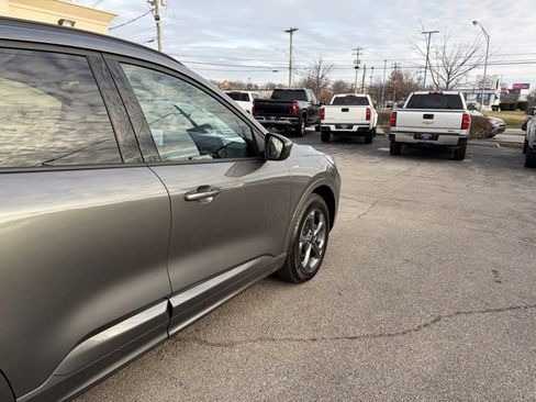 Used 2023 Ford Escape ST-Line Select image 9