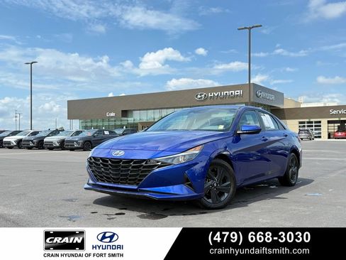 Used 2023 Hyundai Elantra SEL w/ Preferred Accessory Package FWD image 1