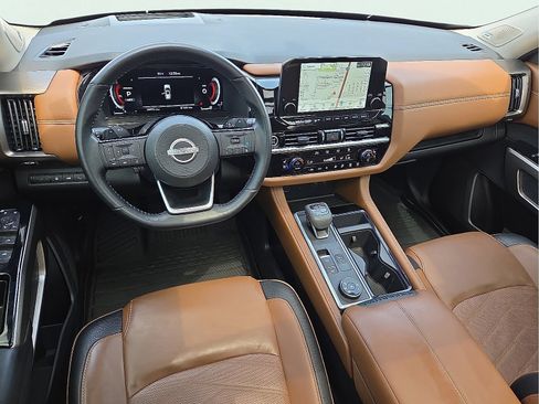 Used 2024 Nissan Pathfinder Platinum w/ Cargo Package AWD/4WD image 12