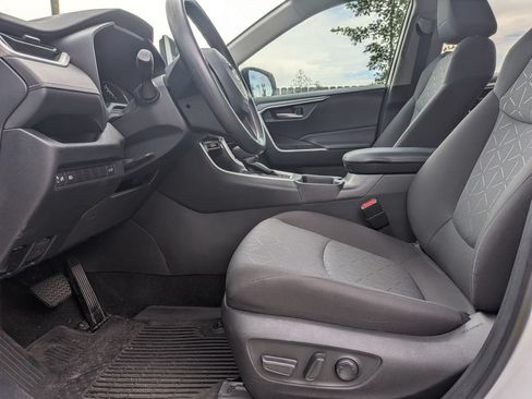 Used 2023 Toyota RAV4 XLE w/ Convenience Package FWD image 11