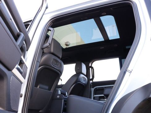 Used 2022 Land Rover Defender 110 SE AWD/4WD image 36