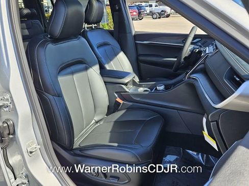 New 2025 Jeep Grand Cherokee L Limited w/ Black Appearance Package image 18