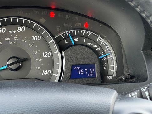 Used 2014 Toyota Camry L image 15