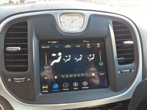 Used 2023 Chrysler 300 Touring w/ Sport Appearance Package image 19