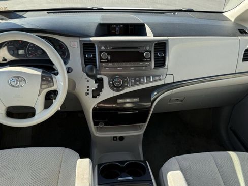 Used 2013 Toyota Sienna LE image 10