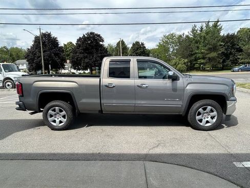 Certified 2017 GMC Sierra 1500 SLT w/ SLT Preferred Package image 7